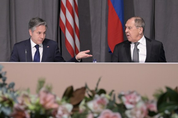 Antony Blinken and Sergey Lavrov at an OSCE meeting