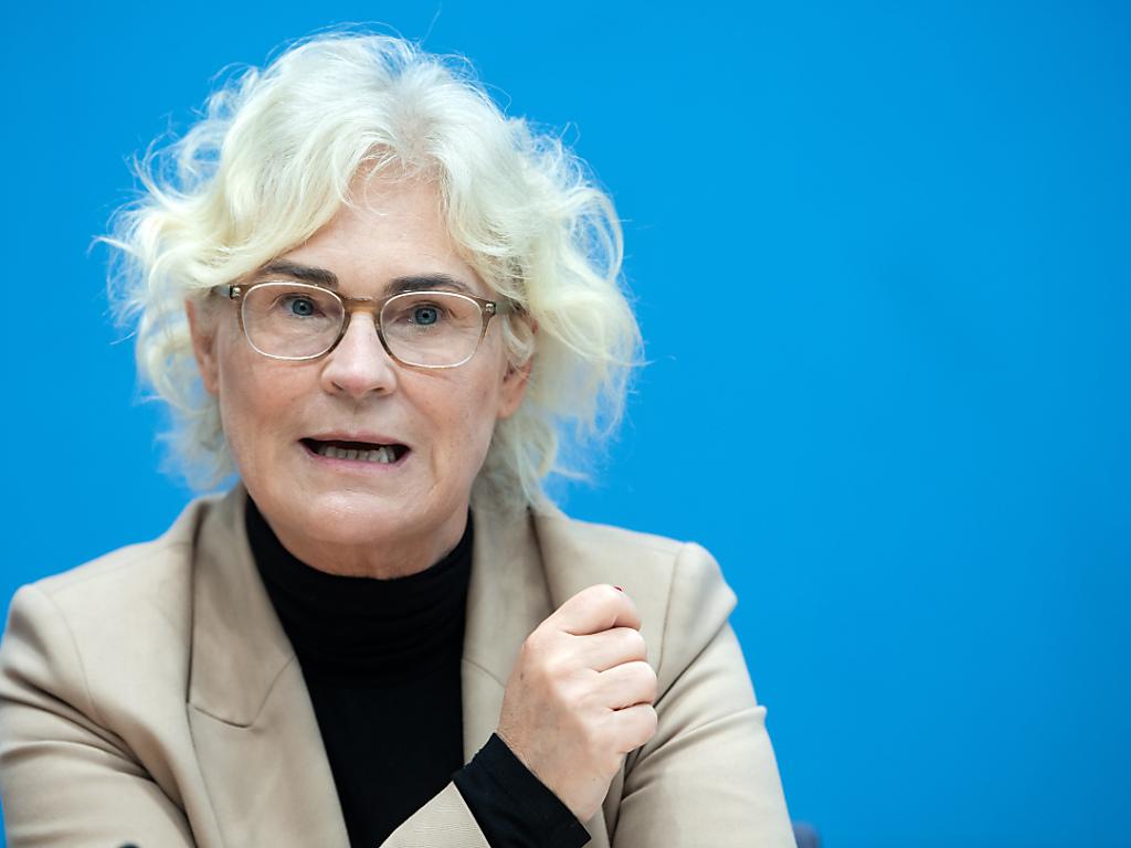 Lambrecht Deutschland Wird Ukraine 5000 Milit rhelme Liefern SWI 