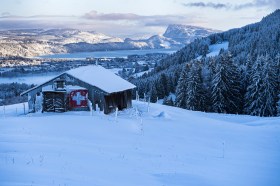 Paisaje invernal cerca de Brassus en el Jura, Vaud.