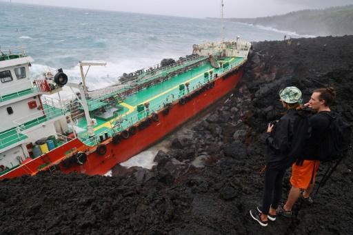 Rescatan A Marineros De Un Buque Encallado En El ndico En Medio De Un 