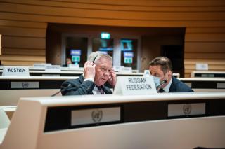 السفير الروسي لدى الأمم المتحدة بجنيف في قاعة جلسات شبه فارغة