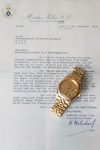 Une Rolex dorée appartenant à l ancien chancelier allemand Konrad Adenauer.