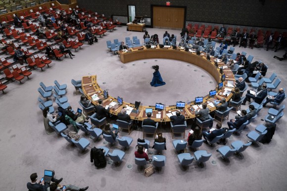 صورة من الأعلى لاجتماع لمجلس الأمن الدولي