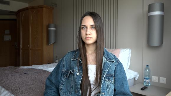 ليزا، لاجئة أوكرانية تقيم في فندق ويه بارك في مورتين