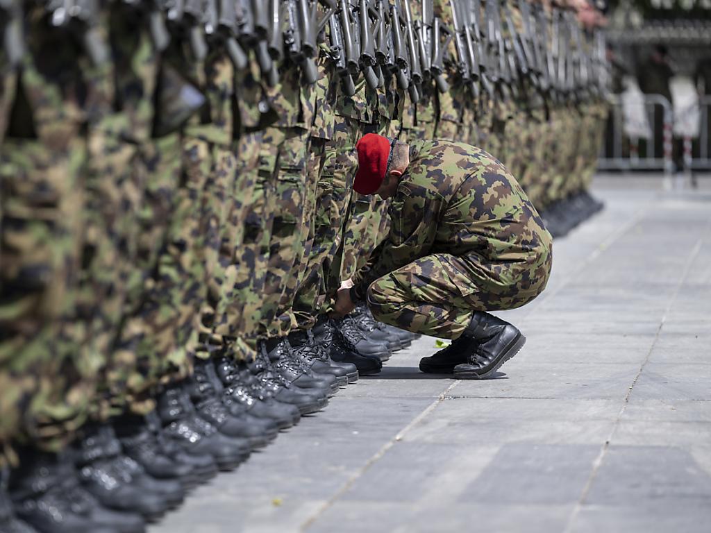 Esercito: nuovo abbigliamento per trasporto, mandato a 4 aziende - SWI  swissinfo.ch