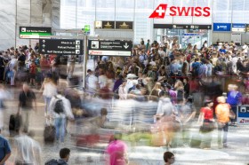 瑞士机场内不再要求乘客佩戴防护口罩。