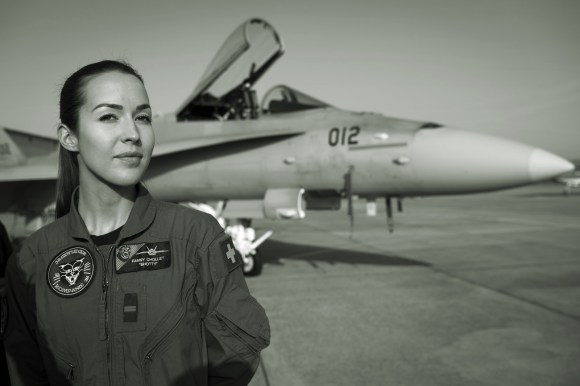 Fanny Chollet, Swiss female fighter pilot
