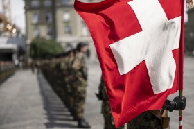 bandeira suíça e exército suíço