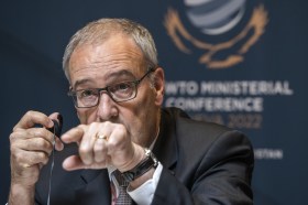 Parmelin na conferência de imprensa da OMC