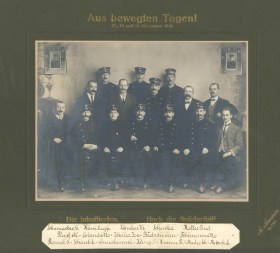 15 Männer posieren für die Kamera 1918