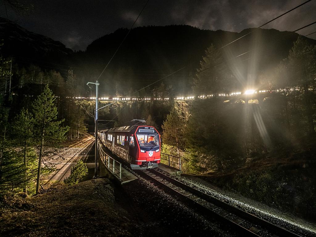 Night time trial run somewhere on the Albula line in June 2022.