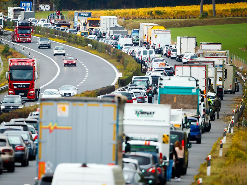 Deux Youtubeurs Prennent Geneve Pour Un Circuit