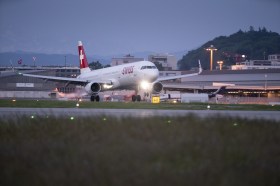 Avião SWISS no aeroporto de Zurique