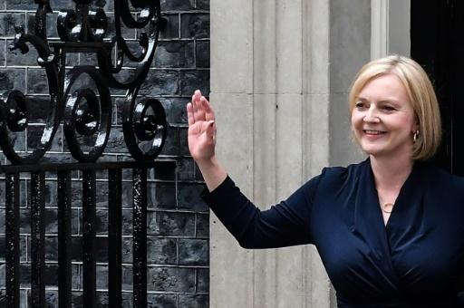 La conservadora Liz Truss asume como primera ministra británica - SWI swissinfo.ch