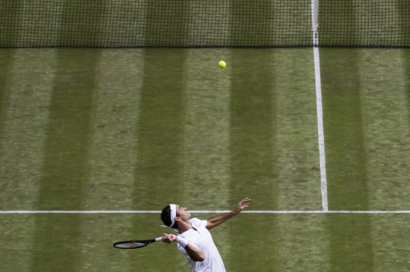Roger Federer playing Tennis