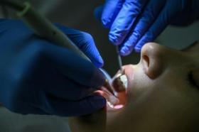 Atraídos por precios imbatibles y la promesa de una sonrisa perfecta, entre 150.000 y 250.000 pacientes extranjeros visitan cada año Turquía (afp_tickers)