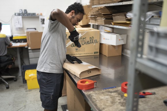 A refugees from Eritrea is trained as an apprentice at the Swiss Post Office.