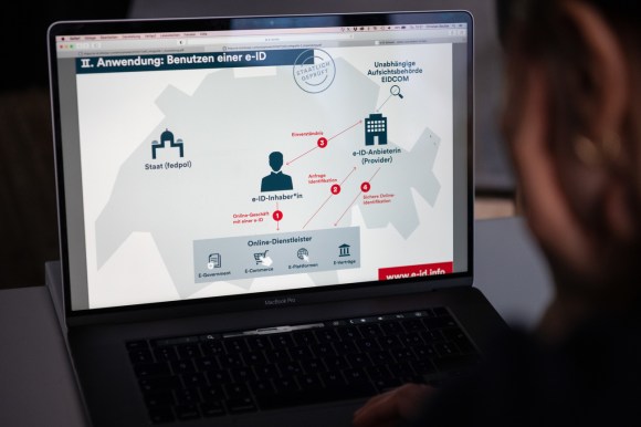 New Swiss passport enters into active service - SWI swissinfo.ch