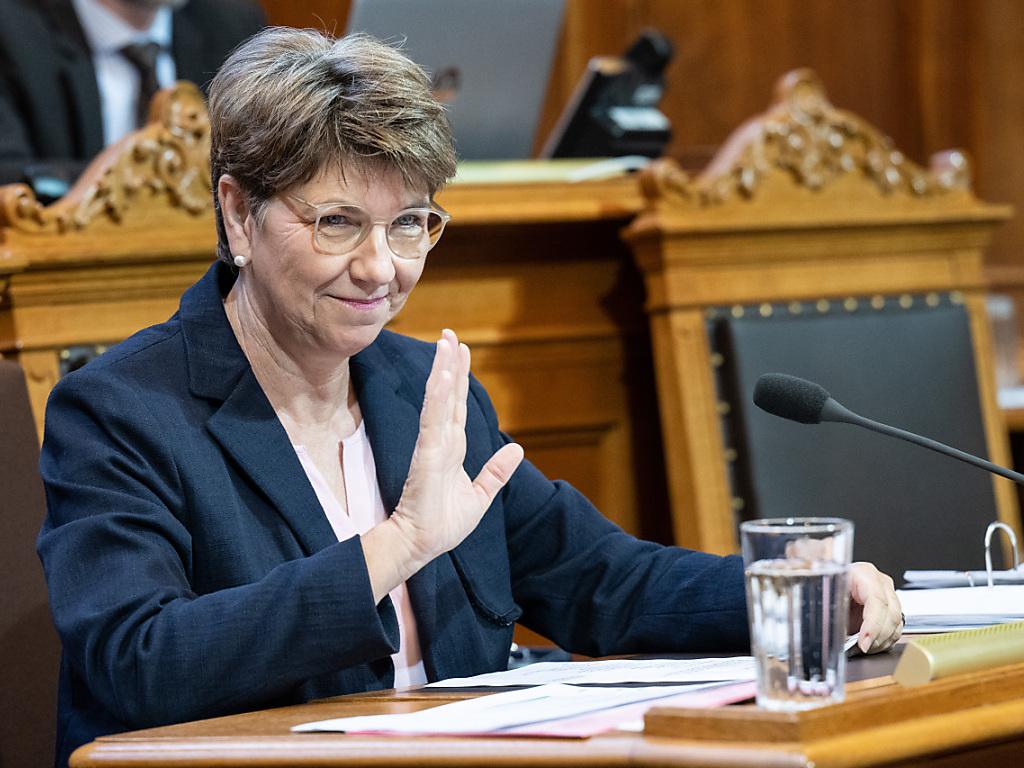 Bundesrätin Viola Amherd hat sich mit Corona angesteckt SWI swissinfo.ch