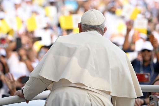 El papa celebra misa en Baréin y familias de condenados a muerte piden