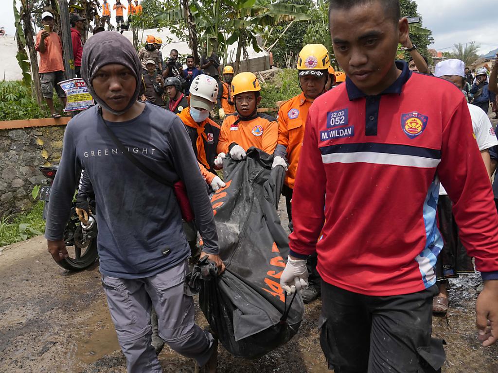Sale a 268 il numero dei morti nel terremoto in Indonesia SWI