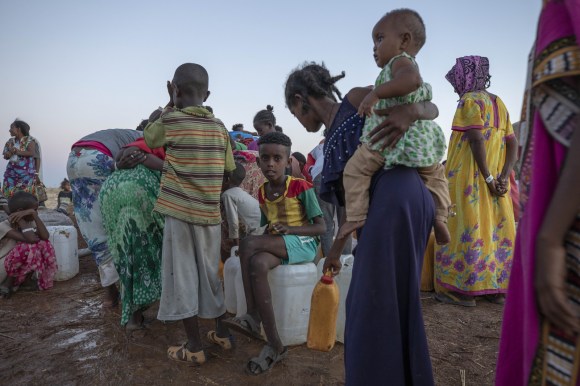 Flüchtlinge in Äthiopien die aus dem Konflikt im Norden des Landes fliehen