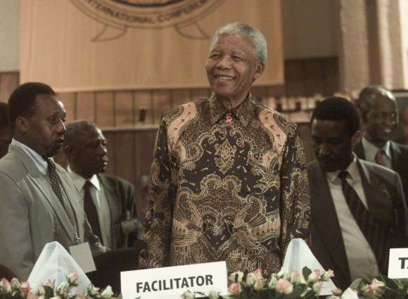 نيلسون مانديلا في محادثات السلام في بوروندي