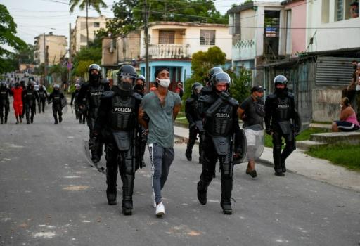 Archivfoto, aufgenommen am 12. Juli 2021 während der Demonstrationen in Güinera, Havanna | Bildquelle: Swissinfo © afp_tickers | Bilder sind in der Regel urheberrechtlich geschützt