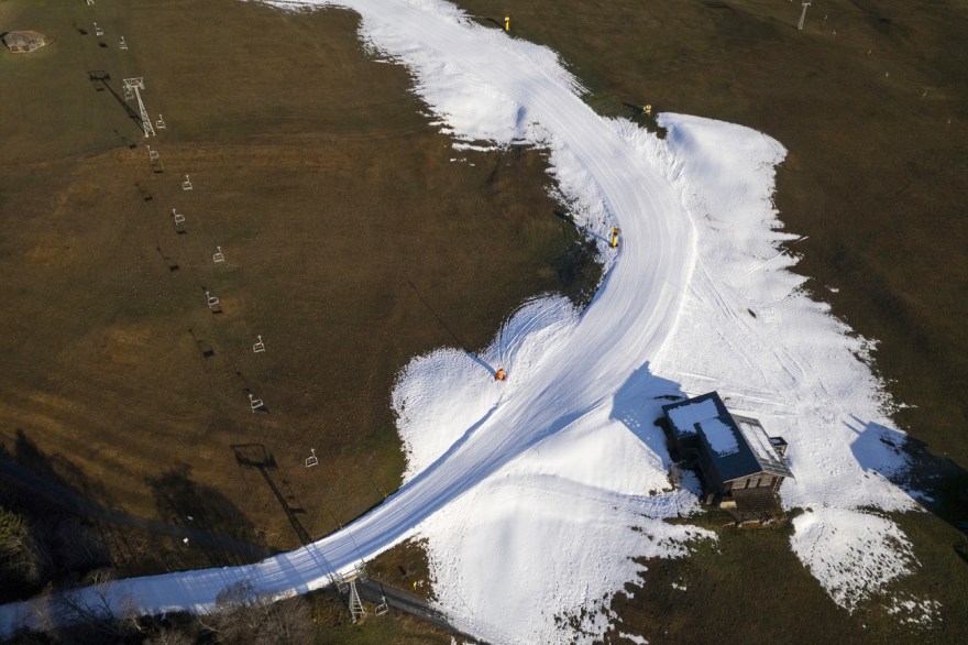 Горнолыжные курорты Швейцарии страдают от нехватки снега