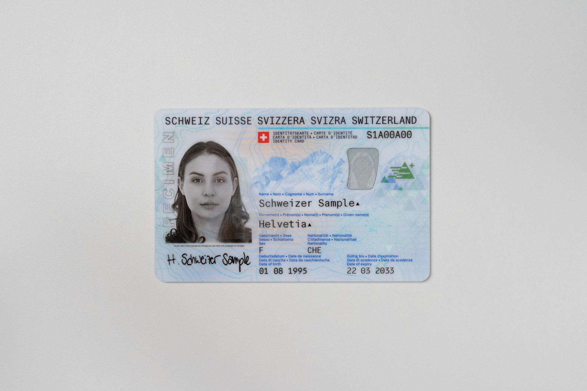 Swiss citizens to receive 'state-of-the-art' ID cards - SWI