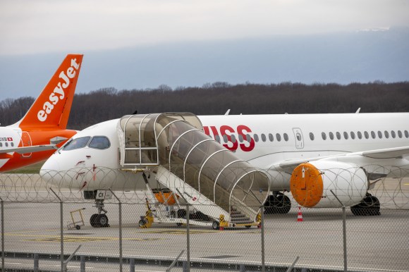 Aviones de easyJet y SWISS en el aeropuerto de Ginebra
