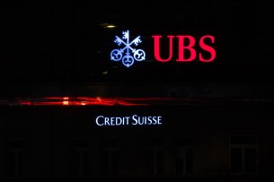 Банк UBS ведет переговоры о приобретении Credit Suisse 