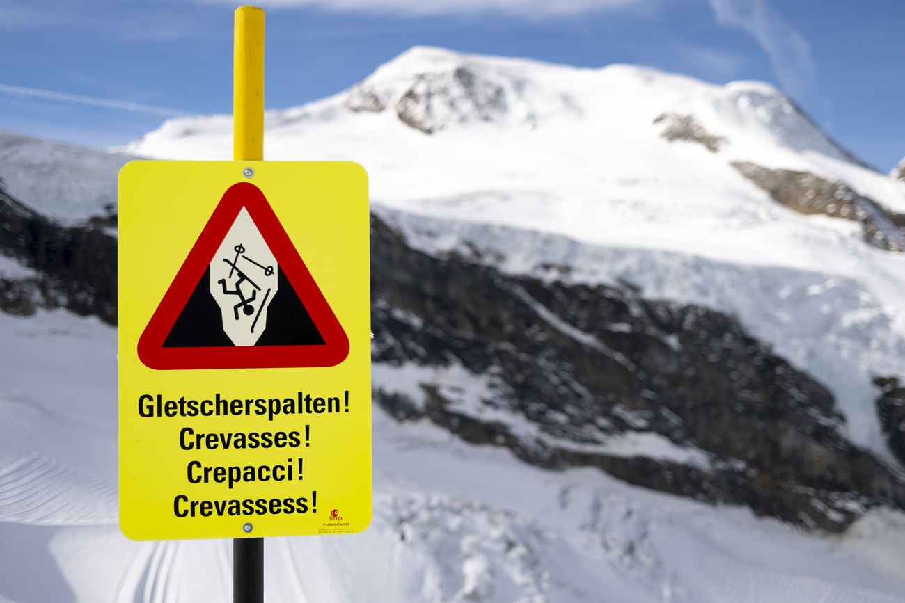 Skifahrer in einer Schweizer Lawine lebend gefunden