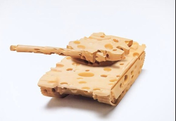 نموذج دبابة مصنوعة من الجبن