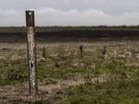 La Garde civile espagnole a arrêté début mai 26 personnes lors de raids sur des puits illégaux dans la région d'Andalousie, dans le cadre d'une répression accrue de l'utilisation non autorisée de l'eau en raison d'une sécheresse prolongée.
KEYSTONE/AP/Bernat Armangue (sda-ats)