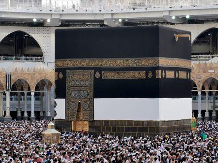 رحلة العمر.. المسلمون في العالم العربي يتحدون المصاعب لأداء فريضة الحج رحلة العمر.. المسلمون في العالم العربي يتحدون المصاعب لأداء فريضة الحج