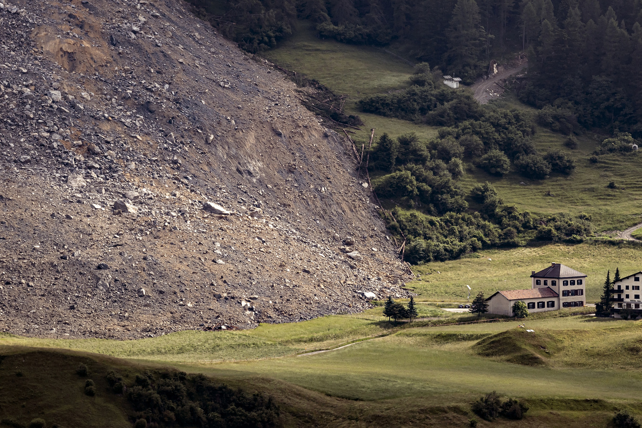 Riesiger Erdrutsch verfehlt knapp ein Schweizer Bergdorf