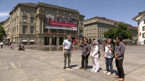 Three men and two women stand on the Parliament s square in Bern