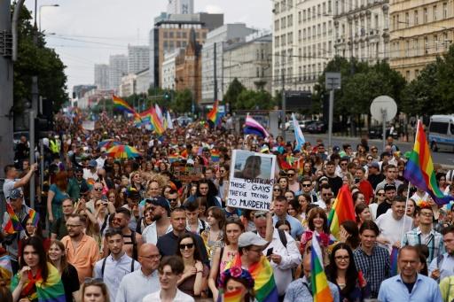 Tysiące ludzi protestuje w obronie społeczności LGTBQ w Polsce