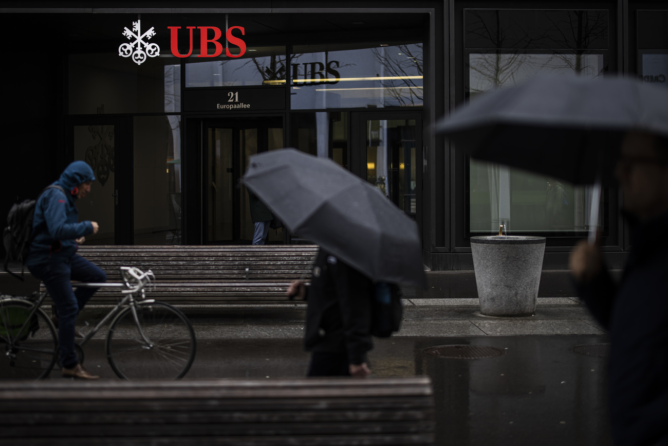 Schweizer Investoren der Credit Suisse schließen sich Sammelklage gegen UBS-Deal an