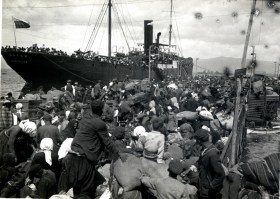 1922 Το Troben Türkiye κατακλύζει τη Σμύρνη