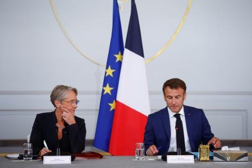 Macron dokonuje zmian w swoim dyrektorze naczelnym we Francji, aby dać nowy impuls