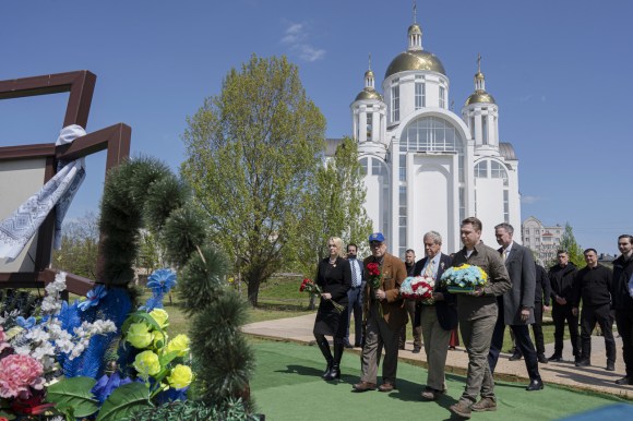 Image of men holding flowers in Ukraine