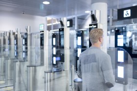 Einwanderungskontrolle am Schweizer Flughafen
