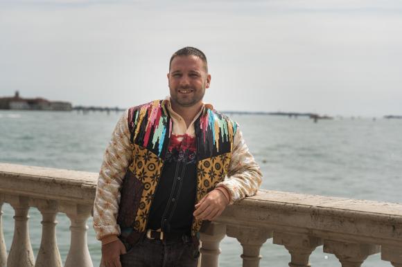 Guerreiro do Divino Amor posing in Venice