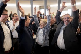 Die Leute feiern