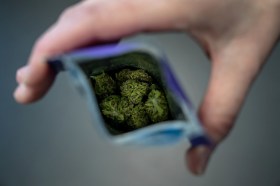 A bag of 'Purple Gas' cannabis (12% THC strength) on sale at selected Basel pharmacies as part of the pilot scheme. (Keystone) Cannabis