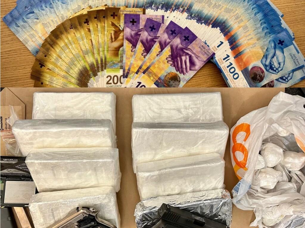 Polizei stellt bei Hausdurchsuchungen neun Kilogramm Kokain sicher