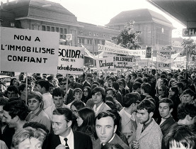 Manifestation de solidarité devant la gare de Lausanne, 13 mai 1968